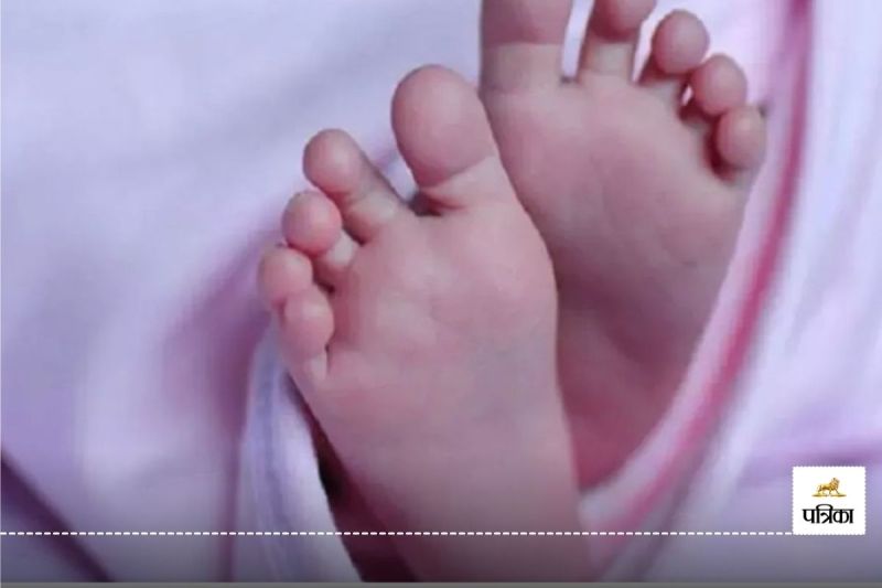 Child died in womb: गर्भ में शिशु की मौत, इधर समय पर एंबुलेंस न मिलने से अस्पताल में नवजात ने तोड़ा दम... परसा मातम