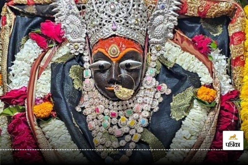 Chaitra Navratri 2025: आज मां कालरात्रि की पूजा, देवी मंदिरों में सुबह-शाम श्रद्धालु लगा रहे हैं हाजिरी