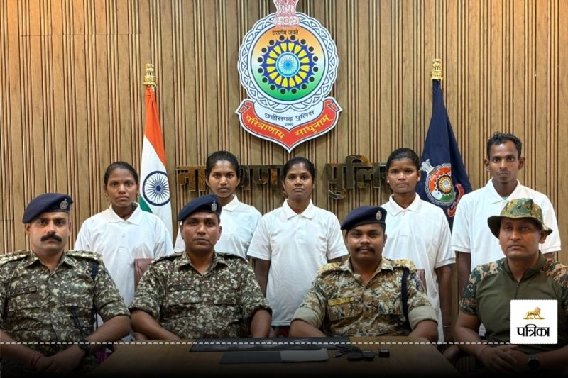 Naxal News: टूट रहा नक्सली संगठन, डिप्टी कमांडर समेत 5 नक्सलियों ने किया सरेंडर, 6 लाख था इनाम