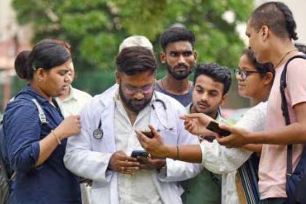 NEET UG से पहले ही 85 लाख में MBBS में एडमिशन का झांसा, छात्रों और अभिभावकों को कर रहे गुमराह..