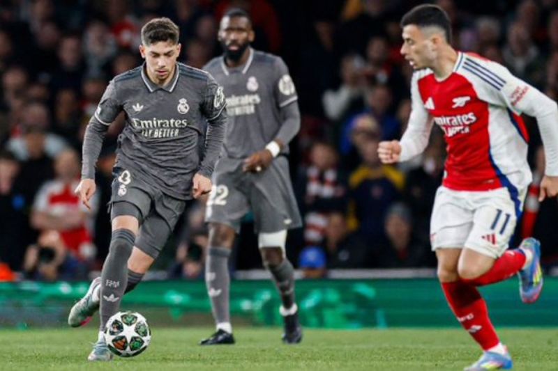 UEFA Champions League 2025: आर्सेनल की जीत के हीरो डिक्लेन राइस रहे, जिन्होंने 58वें और 70वें मिनट में 2 गोल करके आर्सेनल को 2-0 से आगे कर दिया।