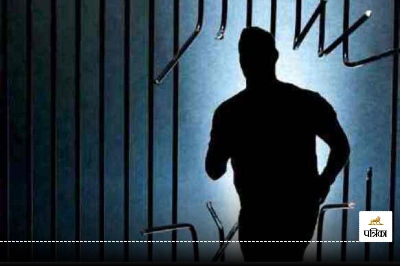 CG News: पेशी के बाद रेप के 2 आरोपी फरार, पुलिस को चकमा देकर भागे, 2 आरक्षक सस्पेंड