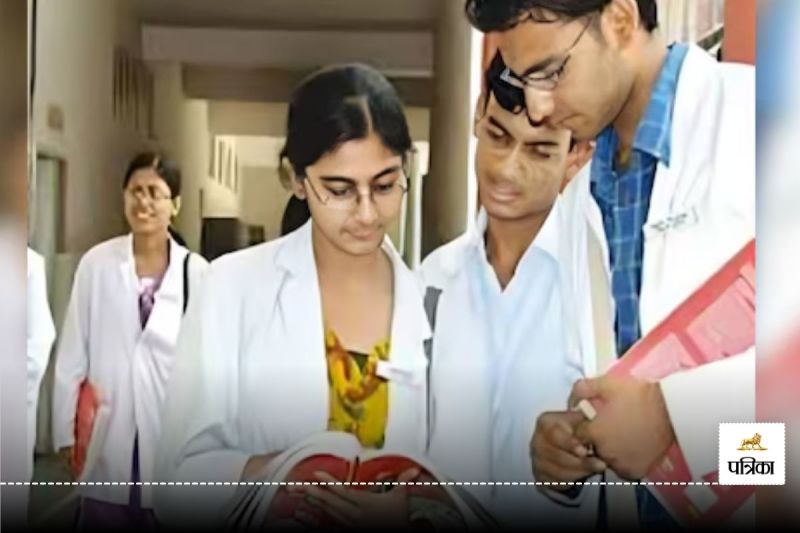 CG News: NMC का बड़ा निर्णय... अब PhD-MSc डिग्रीधारी भी पढ़ा सकेंगे मेडिकल कॉलेजों में
