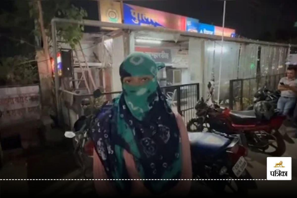 Crime News: फैशन डिजाइनर को घर में घुसकर पीटा, सहेलियों ने बाथरूम से बाल पकड़कर घसीटा, फिर… मचा बवाल