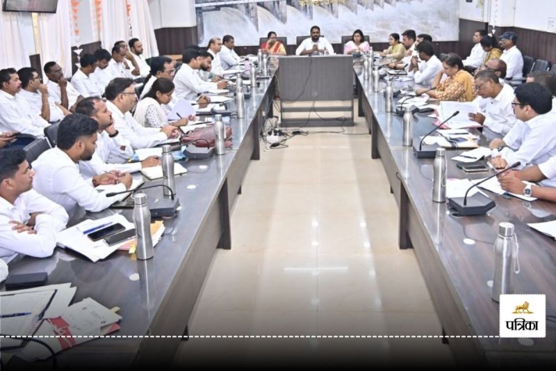 Holiday: कलेक्टर का बड़ा फैसला! अब बिना एसडीएम अनुमति के कर्मचारियों को नहीं मिलेगी छुट्टी, जानें वजह?