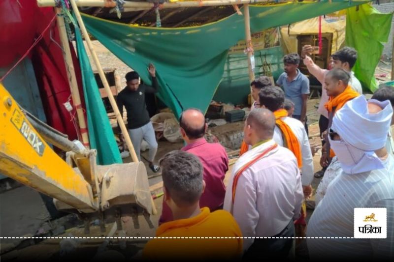 Bulldozer Action in CG: सरकारी जमीन पर बनीं 50 दुकानों में चला बुलडोजर, कार्रवाई से मचा हड़कंप...