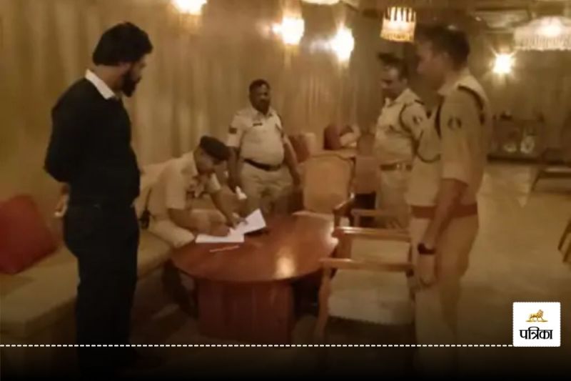 CG News: देर रात पुलिस ने होटल, लॉज, ढाबा, कैफे और बार पर मारा छापा, नशे में धुत मिले लड़के-लड़कियां, मैनेजरों पर कार्रवाई