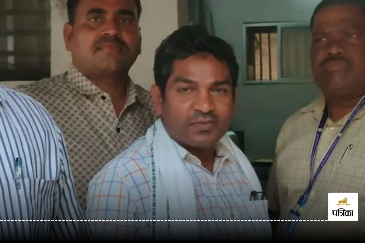 Bilaspur News: 50 हजार रुपए की रिश्वत लेने वाला राजस्व निरीक्षक निलंबित, ACB की टीम ने रंगे हाथ पकड़ा था