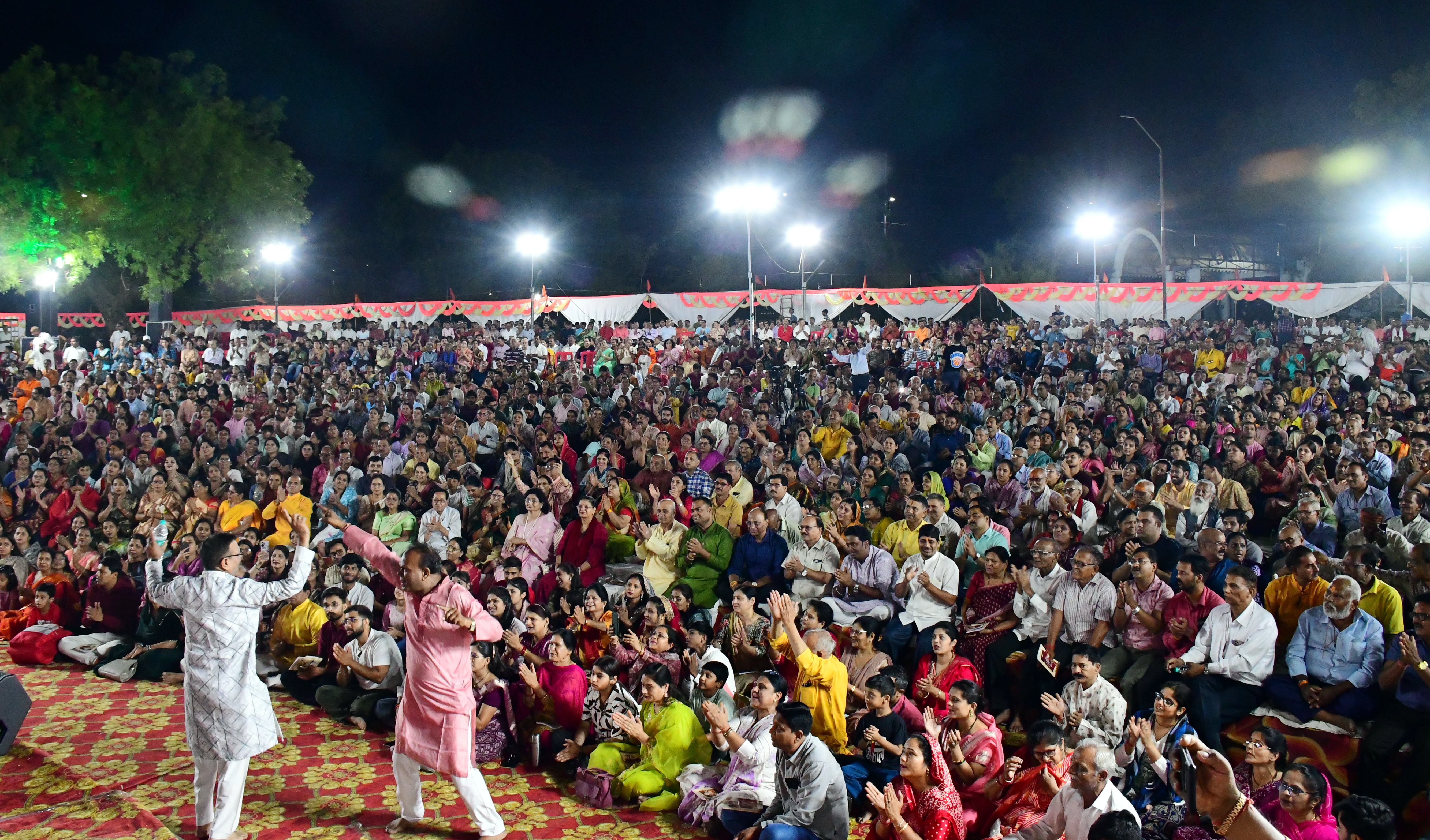 भोपाल@पत्रिका पंडित अजय याज्ञिक द्वारा संगीतमय सुंदरकांड में झूम उठे श्रद्धालु
फोटो देखें