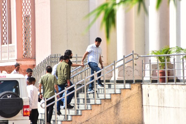 टीम दुबई से आदित्य जैन को लेकर आज सुबह आठ बजे जयपुर एयरपोर्ट पहुंची है। इसके बाद उसे पुलिस मुख्यालय लाया गया है। अब उससे पूछताछ और अनुसंधान किया जाएगा।