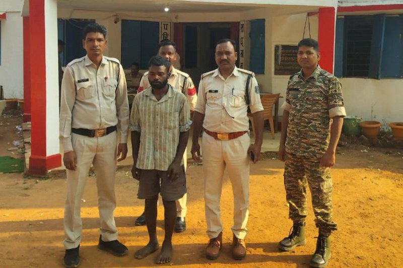 Double murder: पति घर लौटा तो गैरमर्द की बाहों में थी पत्नी, फिर दोनों की कुल्हाड़ी मारकर की हत्या