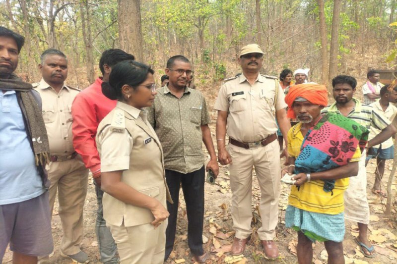 Elephant killed woman: हाथी ने महिला को कुचलकर मार डाला, महुआ बीन रहे पति समेत अन्य ग्रामीणों ने भागकर बचाई जान