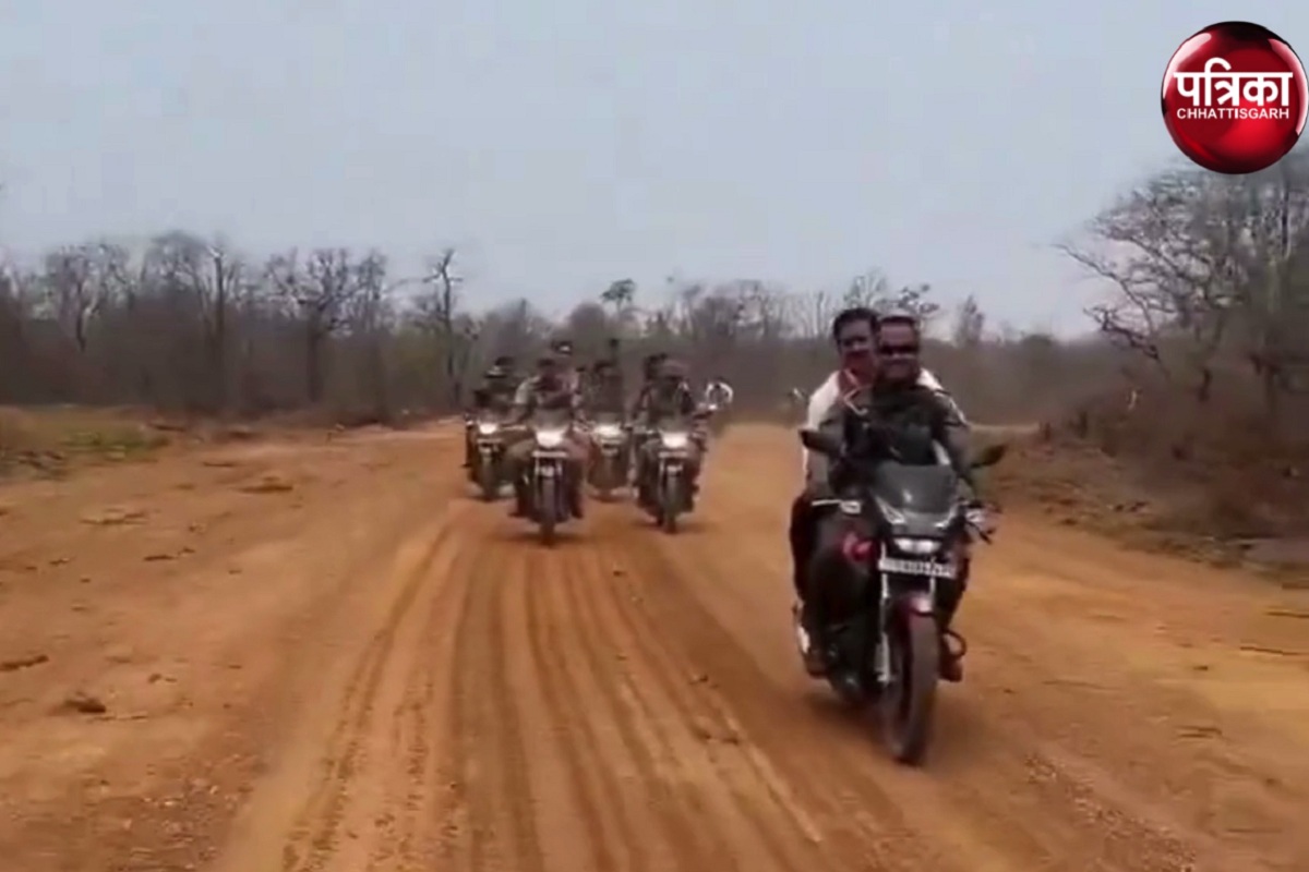 Chhattisgarh Naxal News: छत्तीसगढ़ के नक्सलगढ़ में बाइक पर घूमे गृहमंत्री