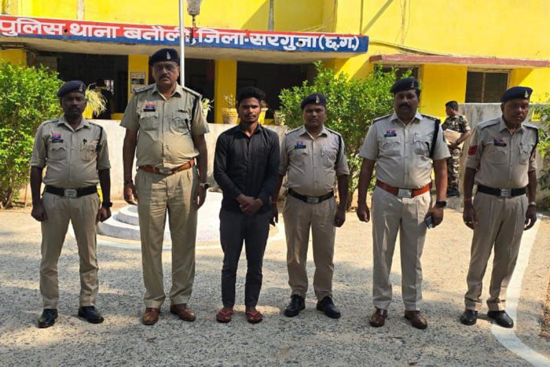 Commits suicide case: मायके में नवविवाहिता की थी आत्महत्या, पति गिरफ्तार, बाइक व रुपए की मांग को लेकर करता था टॉर्चर