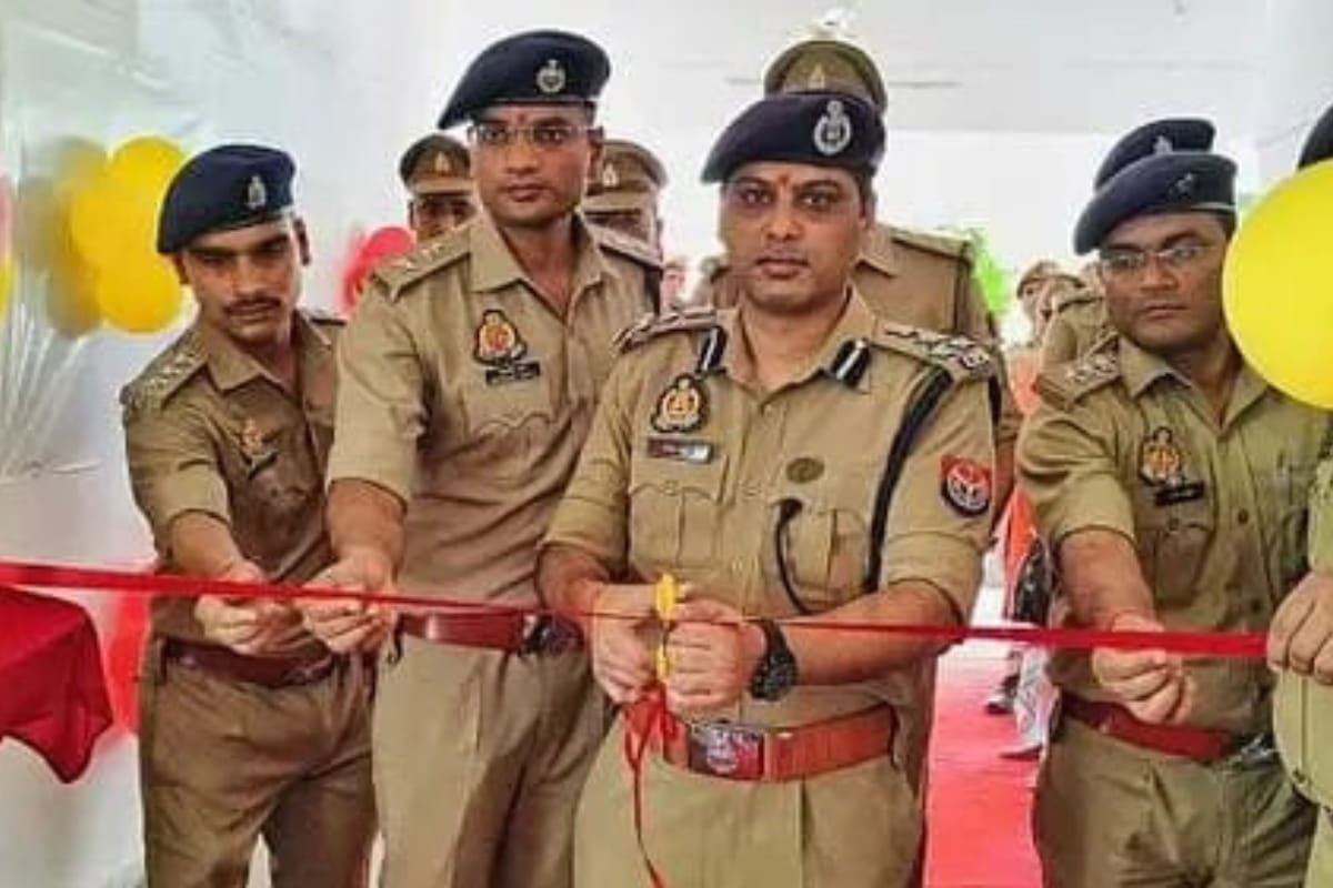 संतकबीर नगर में DIG बस्ती ने आधुनिक कॉन्फ्रेंस हाल और मेस का फीता काटकर किए
उद्घाटन