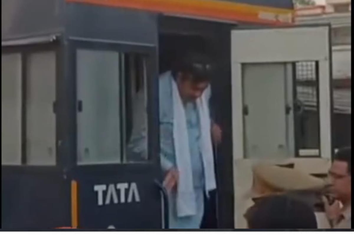 यूपी में कोर्ट ने पूर्व MLA, दो पूर्व ब्लॉक प्रमुख समेत पांच लोगों को भेजा जेल,
इस मामले में अपर कोर्ट ने की जमानत निरस्त