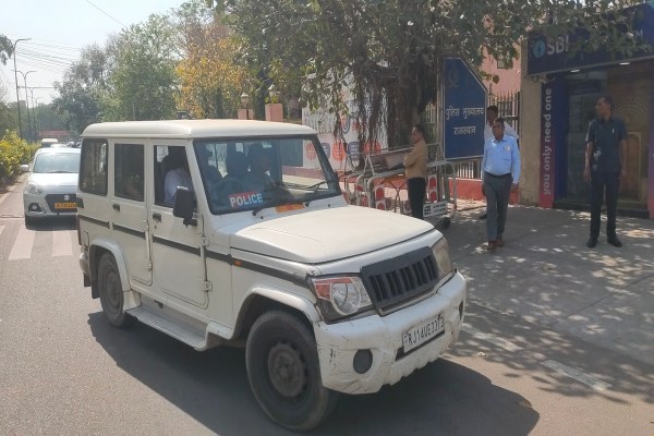 विदेशी नंबरों की सिम उपलब्ध कराने से लेकर किसे टारगेट करना है, इन सबकी जिम्मेदारी टोनी संभालता था। एजीटीएफ को काफी समय से उसकी तलाश थी। 