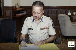 कौन है IPS अधिकारी देवेन भारती? जो बने मुंबई के नए पुलिस कमिश्नर, फडणवीस के रहे
हैं चहेते - image