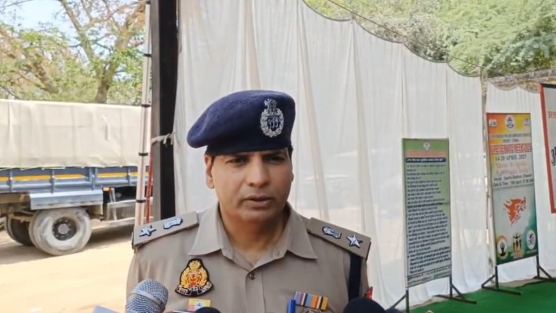 घटना की जानकारी देते एसएसपी