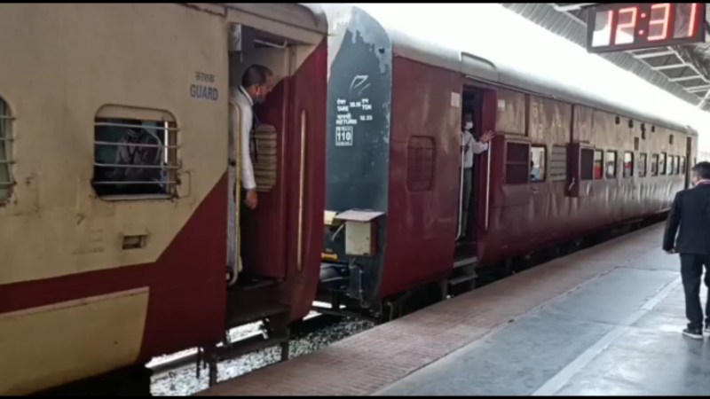 मेमू ट्रेन शुरू करने की मांग