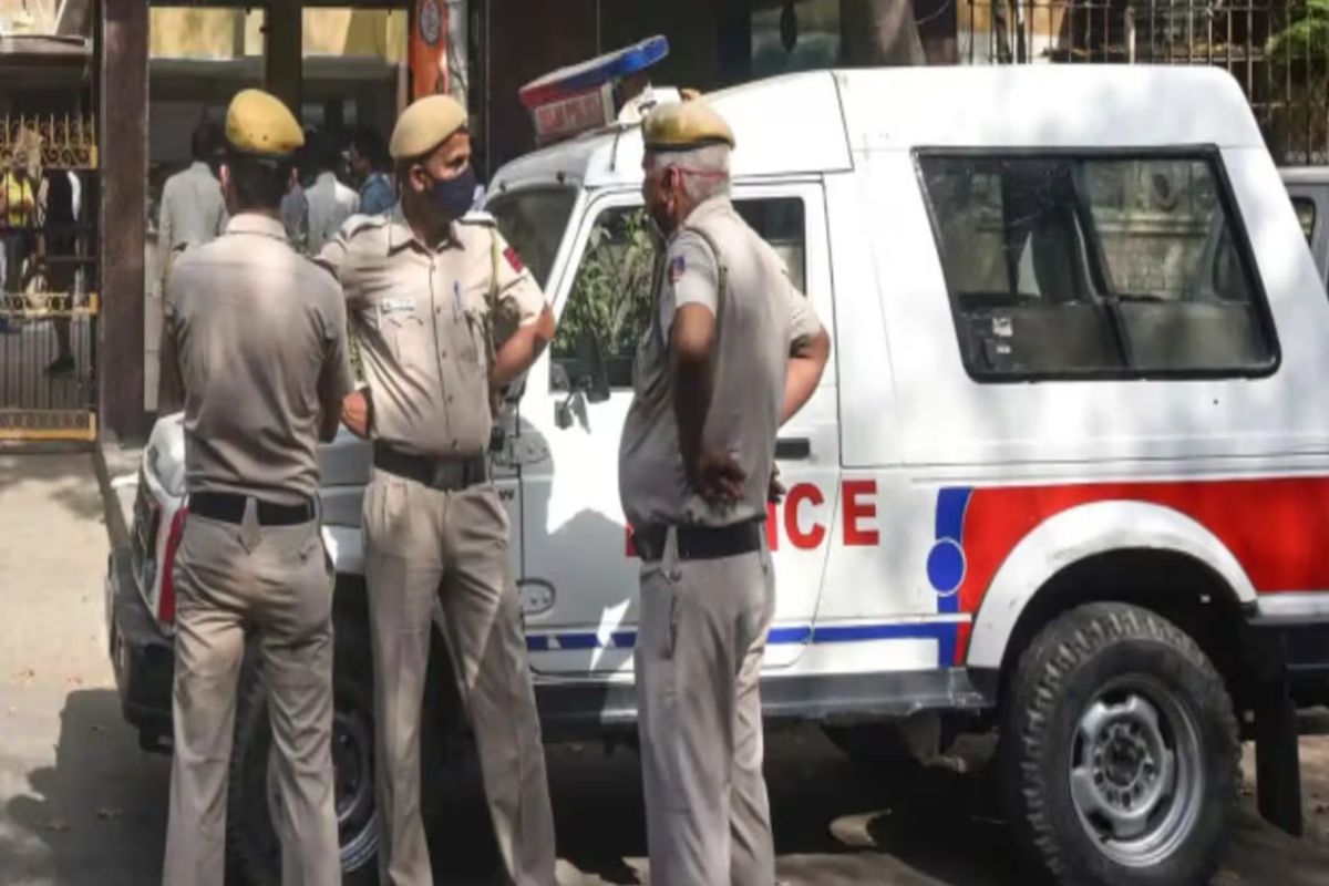 Income Tax Employee Suicide: परिवार को ऑडियो मैसेज भेजकर ट्रेन के सामने आयकर कर्मचारी, दिल्ली से मध्य प्रदेश तक हड़कंप