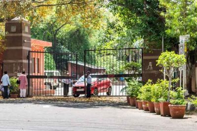 Sexual Harassment: जापानी दूतावास की अधिकारी का यौन उत्पीड़न, JNU के प्रोफेसर पर गिरी गाज, कौन हैं प्रो. स्वण सिंह?