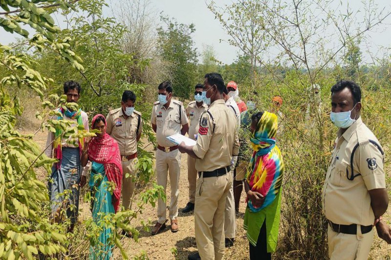 Love couple commits suicide: प्रेमी जोड़े ने फांसी लगाकर की आत्महत्या, दुपट्टे के एक ओर युवती तो दूसरी ओर युवक की लटकी थी लाश