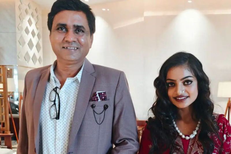 Case filed against Sanoj Mishra, Sanoj Mishra forced the girl to have an abortion, raped a girl who came with the desire to become a heroine, a girl from Jhansi was raped in Mumbai, a film director raped a girl from Jhansi, live-in relationship, abortion, Monalisa, viral girl Monalisa, Film Director Sanoj Mishra Arrested in rape case, rape, assault, causing miscarriage, threatening, Film Director Sanoj Mishra, Director Sanoj Mishra who offered a film to viral girl Monalisa, Mahakumbh Viral Girl Monalisa,