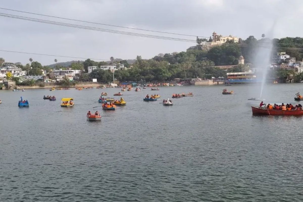 वीकेंड पर माउंट आबू की वादियों को निहारने पहुंचे सैलानी, सिर्फ ढाई दिन में
पालिका को हुई इतने लाख की आय