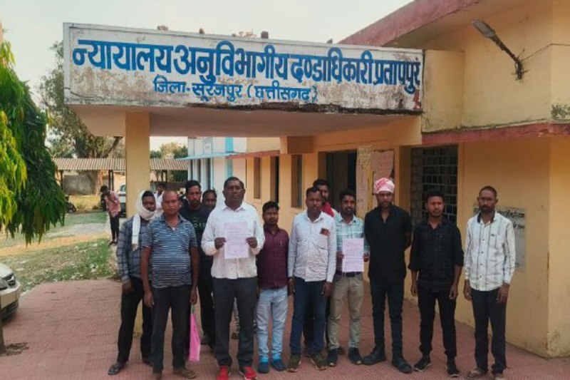 Protest against Tehsildar: तहसीलदार को हटाने ग्रामीणों ने खोला मोर्चा, रिश्वत लेते पकड़ाया था बाबू, विधायक भी कलेक्टर को लिख चुकी हैं पत्र