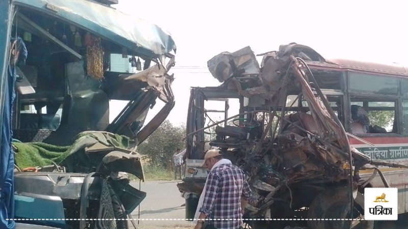 Roadways and private bus collide in Sambhal