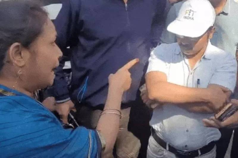 SDM Bajrang Bahadur's dispute with women in Khandwa