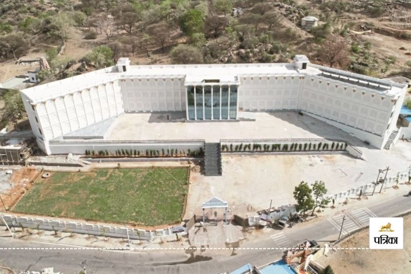 Rajasthan this City Government School worth Rs 15 crores Transformed Former Student debt conciliation