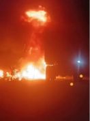 गुस्साए लोगों ने हाइवा में लगाई आग, एफआइआर दर्ज