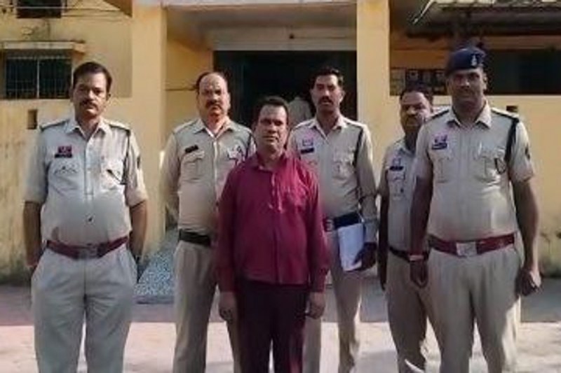 Big fraud: जमीन में गड़ा धन निकालने के नाम पर की थी 14 लाख की ठगी, फरार तांत्रिक कोरबा से गिरफ्तार
