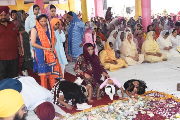 Vaishakhi Parv gurudware me kirtan 