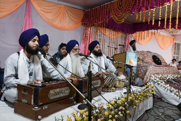 Vaishakhi Parv gurudware me kirtan 