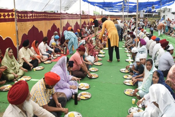 Vaishakhi Parv gurudware me kirtan 