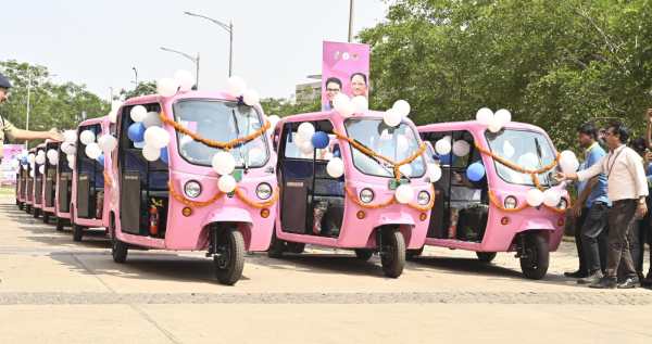 Raipur News: नवा रायपुर में शुरू हुई ई ऑटो सेवा, मुख्यमंत्री ने किया शुभारंभ, देखें तस्वीरें 
