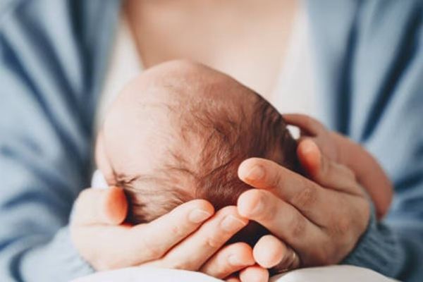 Woman Fake Pregnancy: प्रेग्नेंट न होने पर महिला ने रचा 'मायाजाल', पति को नहीं लगने दी भनक, नौ महीने तक नाटक फिर…
