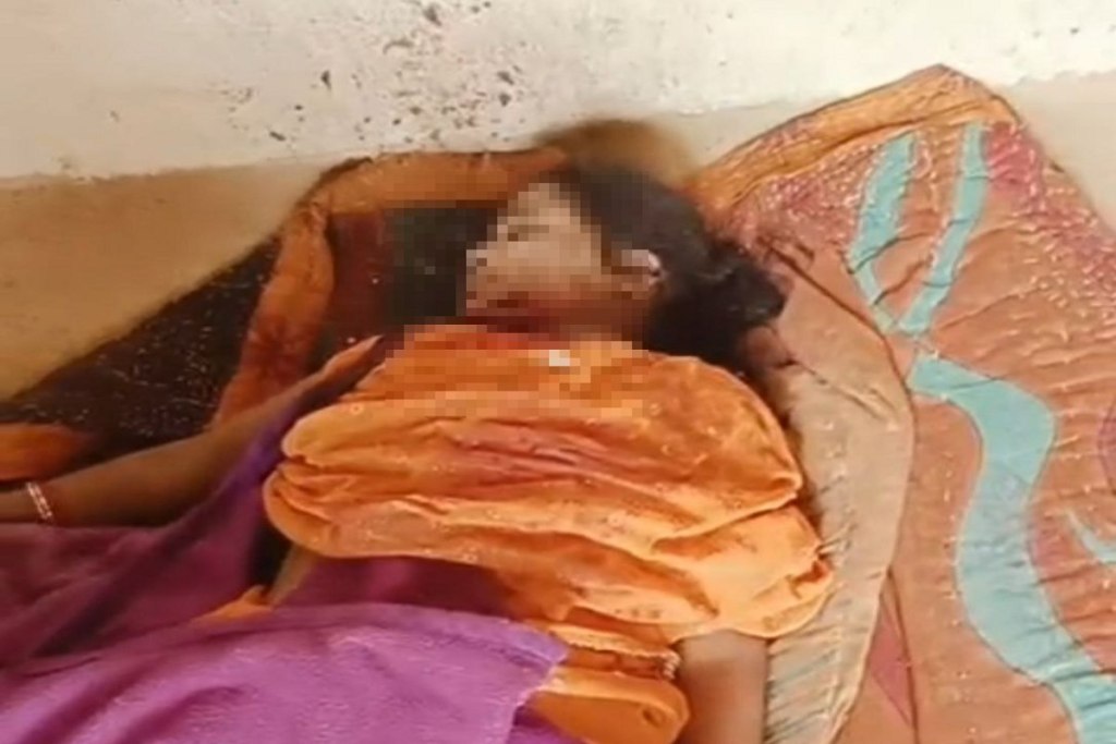 Woman murder: Video: दिनदहाड़े घर में अकेली रही महिला की धारदार हथियार से हत्या, पहुंची पुलिस और डॉग स्क्वायड की टीम