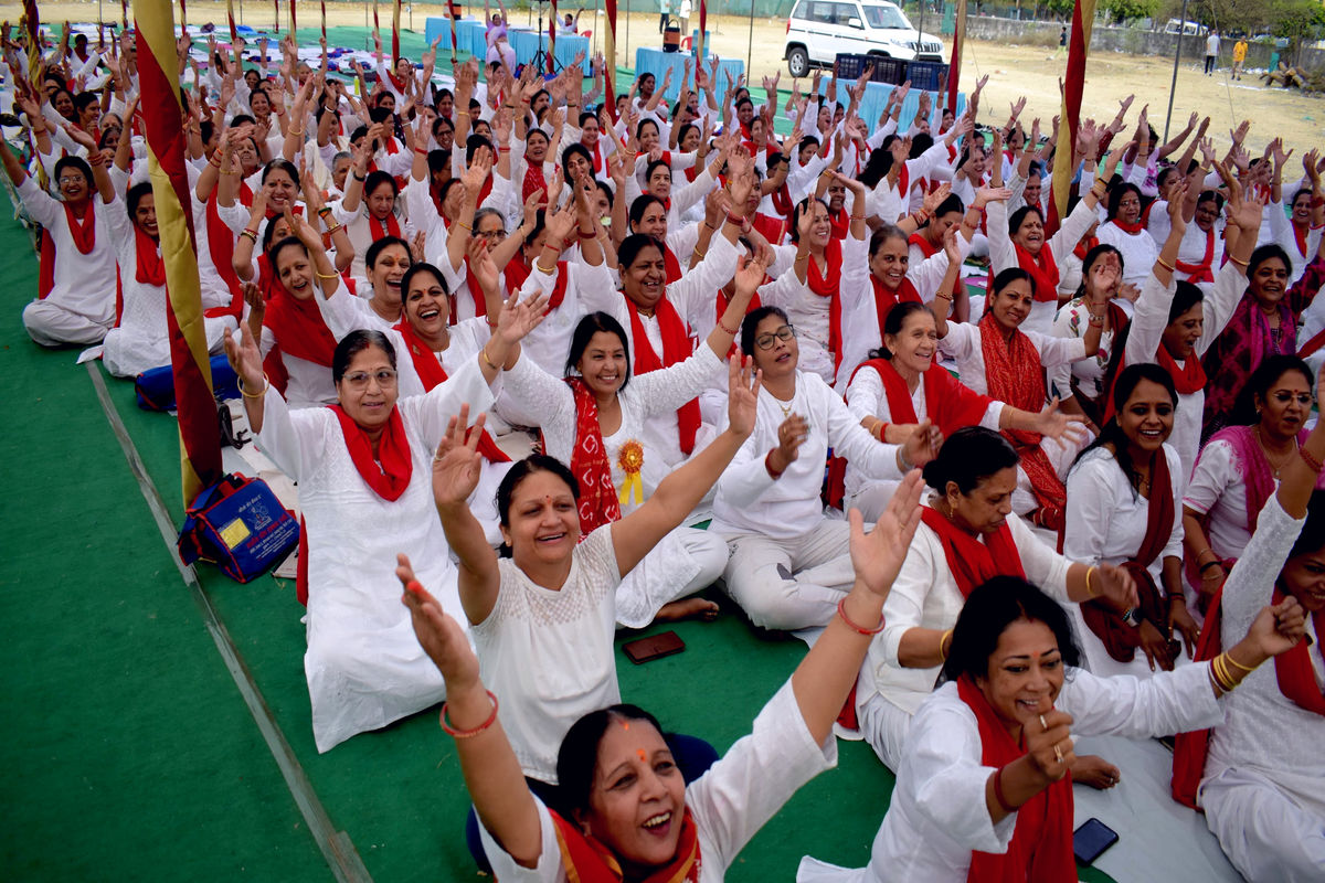 अंतरराष्ट्रीय योग दिवस पर शुरु हुई योग की रिहर्सल, बड़ी संख्या में जुटे लोग