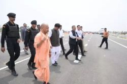 यूपी में तेजी से बन रहा गंगा एक्सप्रेस-वे, 12 जिलों के 518 गांवों से होकर
गुजरेगा, सीएम योगी ने दी डेडलाइन - image