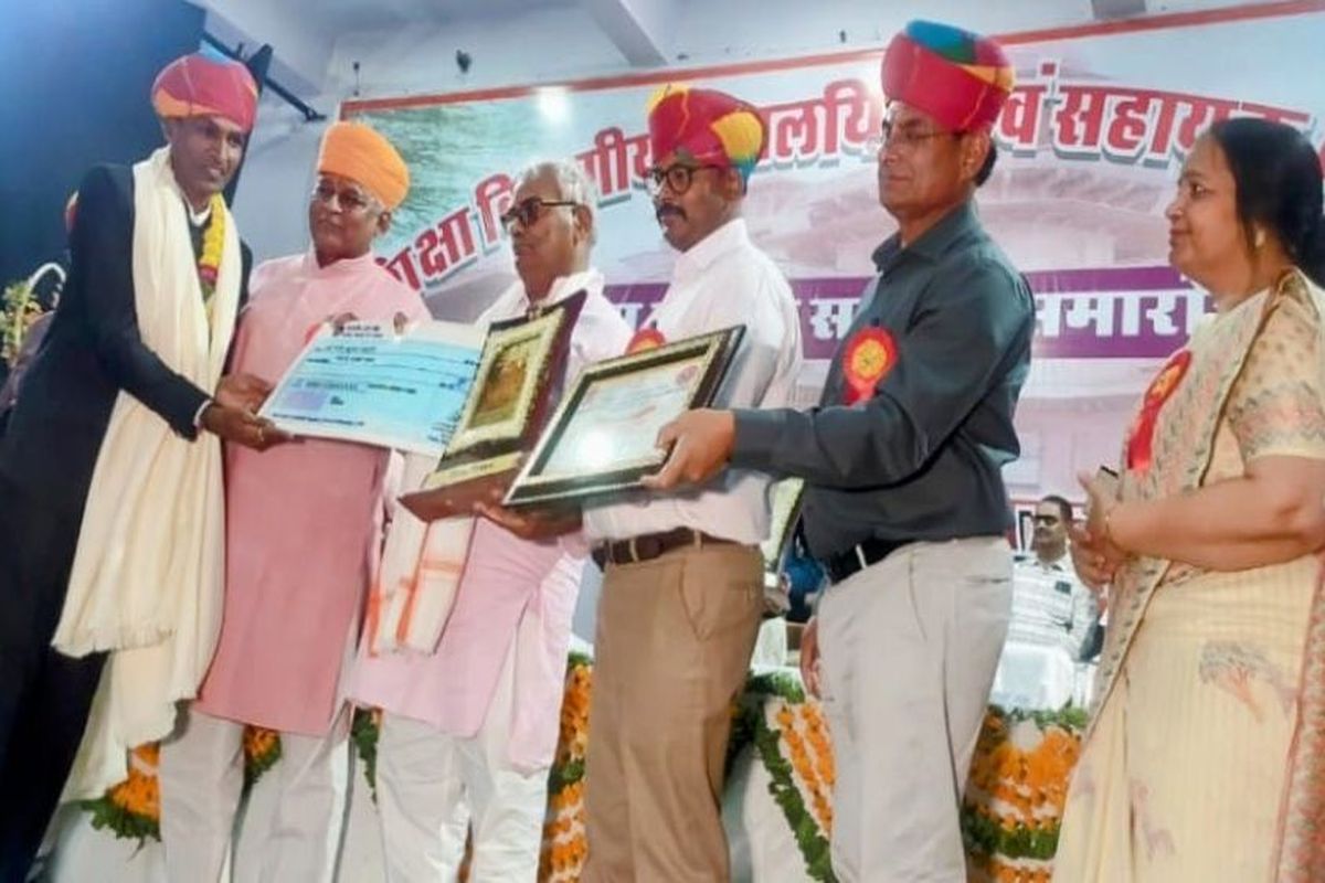 Dilawar honored four teachers of Bhilwara