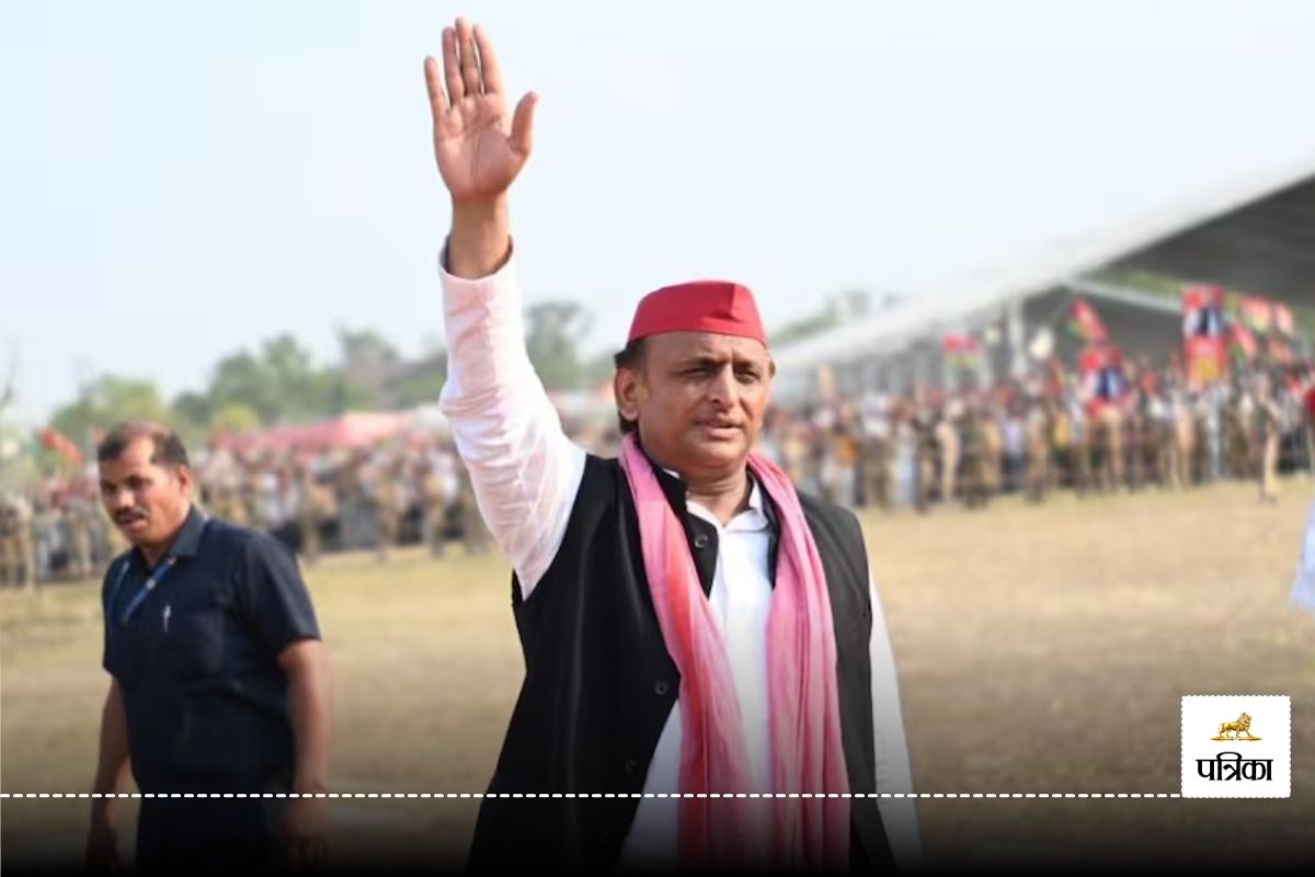 अंबेडकर-अखिलेश पोस्टर विवाद पर सामने आई अखिलेश यादव की प्रतिक्रिया, बलिया में और
क्या बोले सपा प्रमुख?