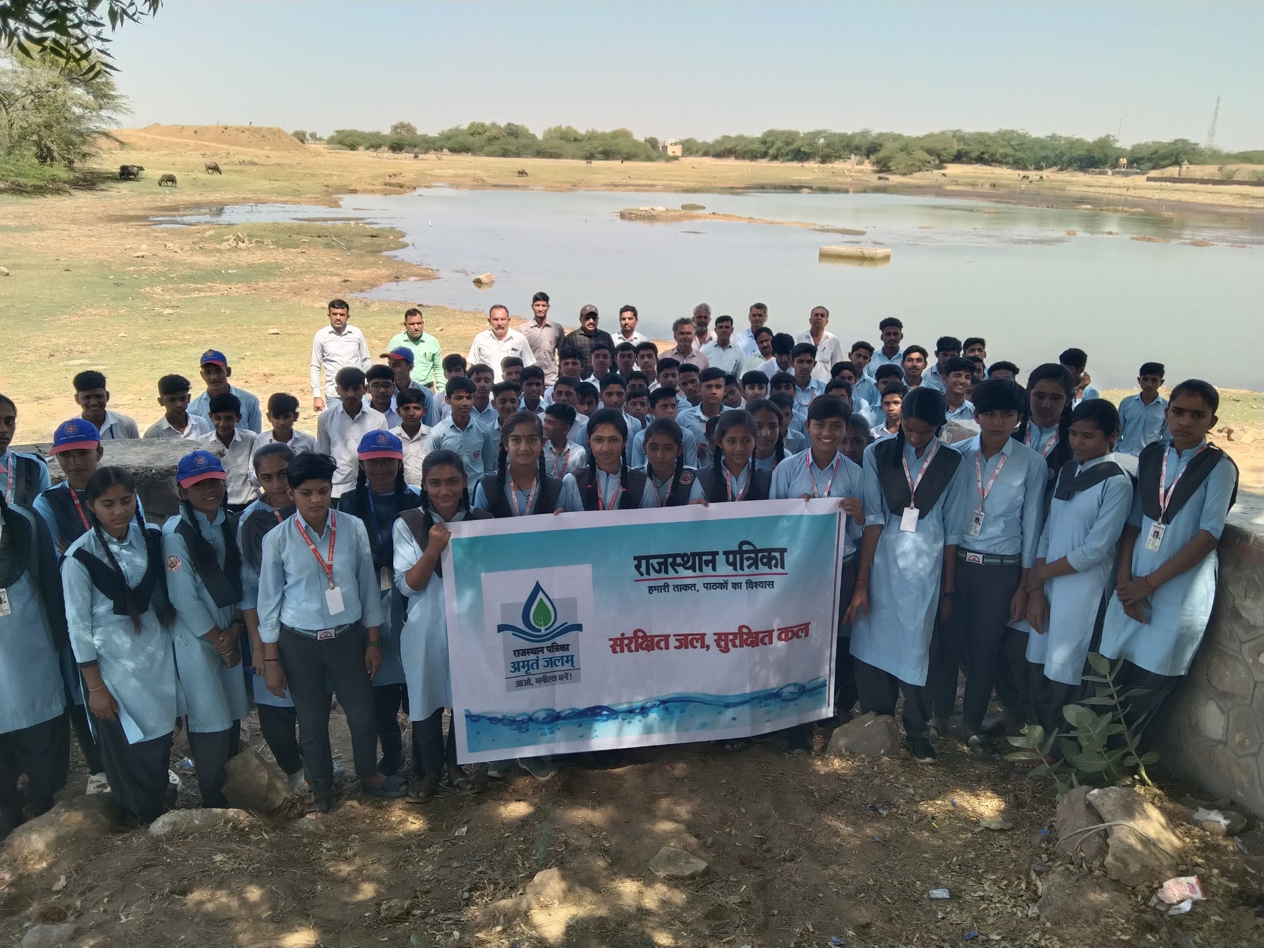 विद्यार्थियोंं, आमजन ने किया श्रमदान, लिया जल संरक्षण का संकल्प