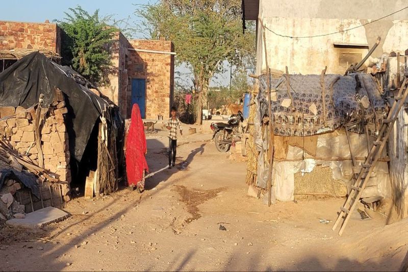 मूण्डवा में बीपीएल परिवार के कच्चे मकान
