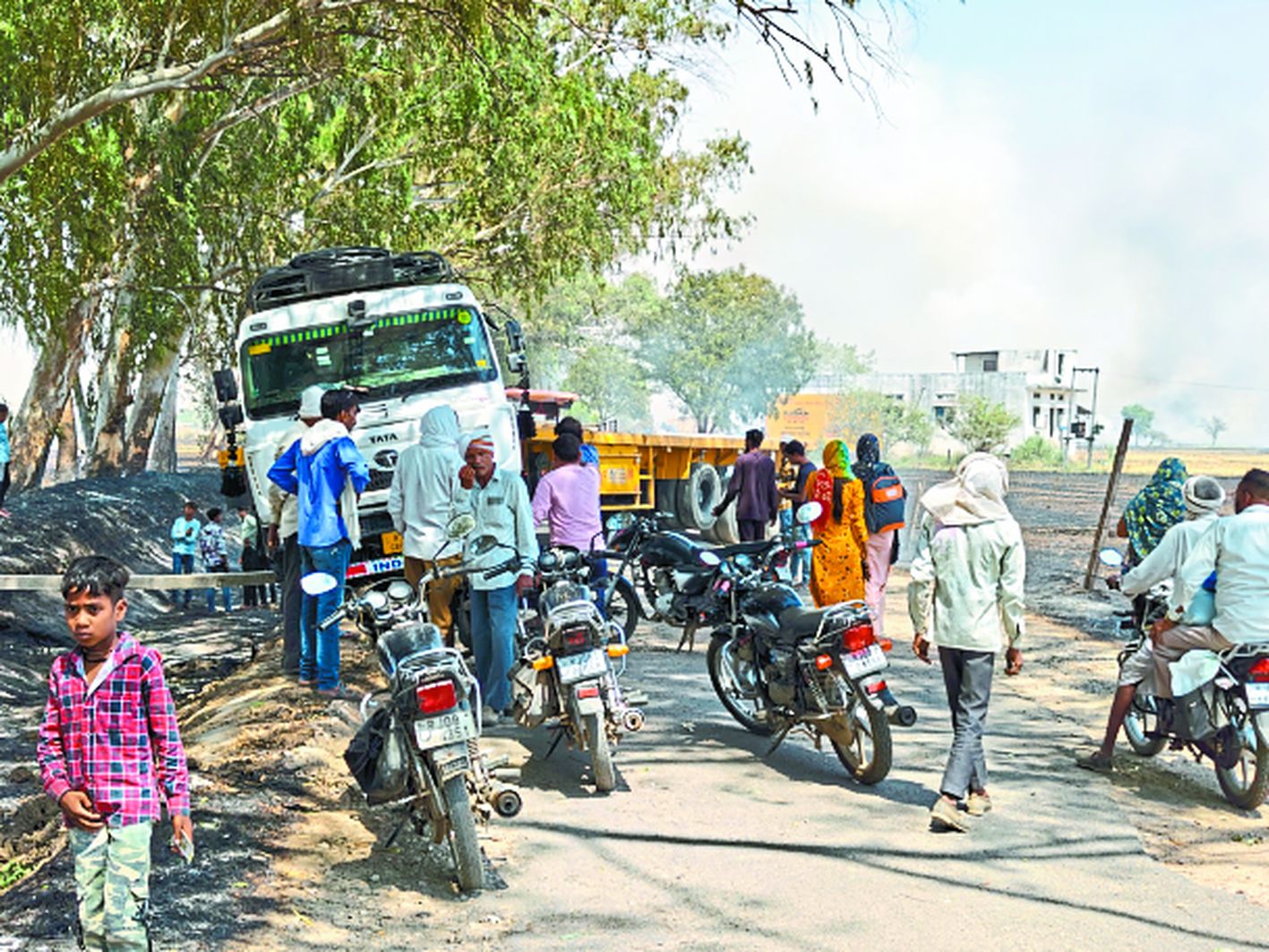 फैक्ट्री में जा रही लाइन में हुआ धमाका, आग लगने से युवक झुलसा