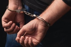 CG Fraud: म्युल अकाउंट धोखाधड़ी मामले में कानपुर से एक आरोपी गिरफ्तार, ग्रामीण
की वेशभूषा में पुलिस कर्मियों ने दबोचा - image
