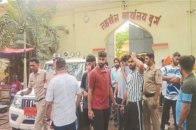 CG Crime: पुलिस थाने में सिपाहियों से मारपीट, रिमांड पर आरोपियों को भेजा जेल